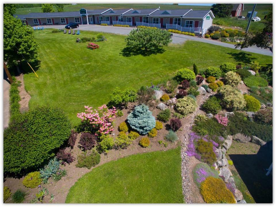 Evangeline Inn & Motel Grand pré Eksteriør billede